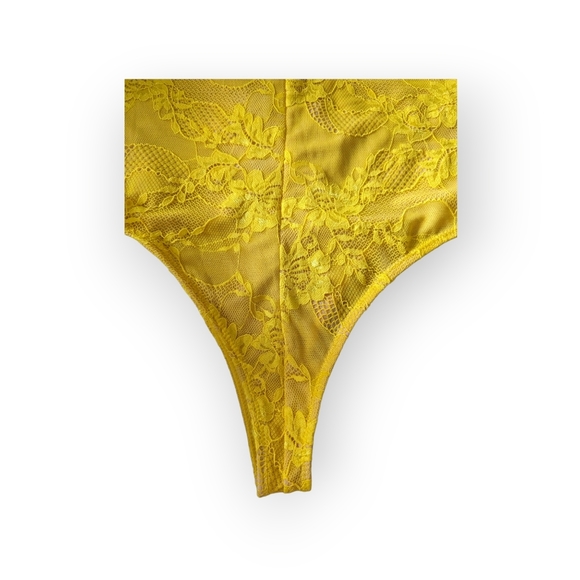 NBD Revolve Lace Bodysuit - Picture 5 of 11